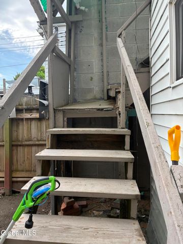 576 2nd Avenue, Troy, NY 12182