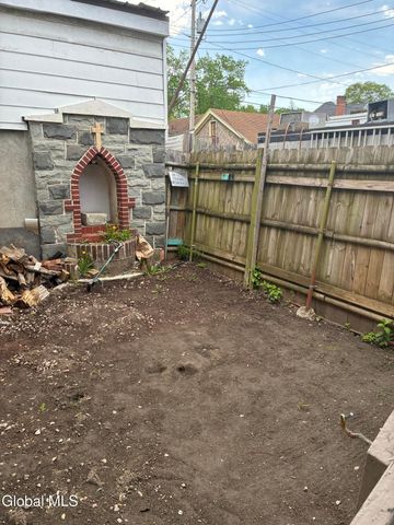 576 2nd Avenue, Troy, NY 12182