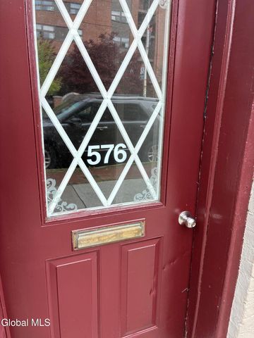 576 2nd Avenue, Troy, NY 12182