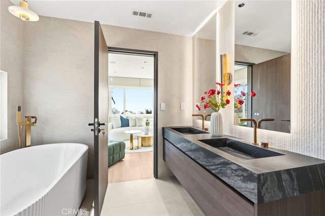 525 E Avenida San Juan, San Clemente, CA 92672