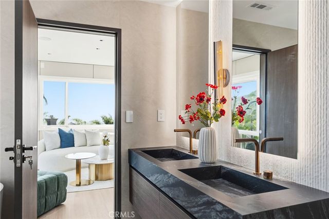 525 E Avenida San Juan, San Clemente, CA 92672