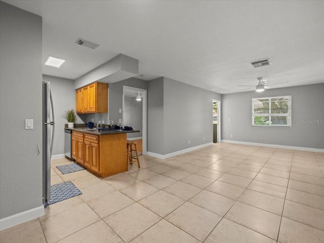 230 THORN TREE PLACE 230, Brandon, FL 33510