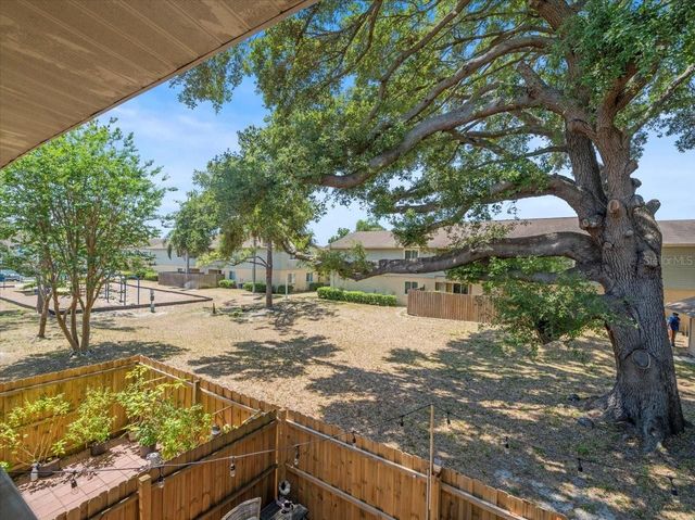 230 THORN TREE PLACE 230, Brandon, FL 33510