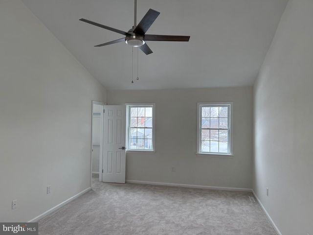 806 LIGHTFOOT DR, Lancaster, PA 17602