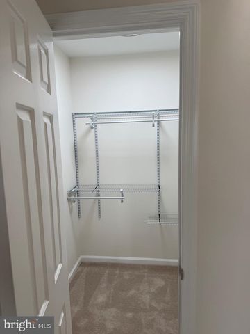 806 LIGHTFOOT DR, Lancaster, PA 17602