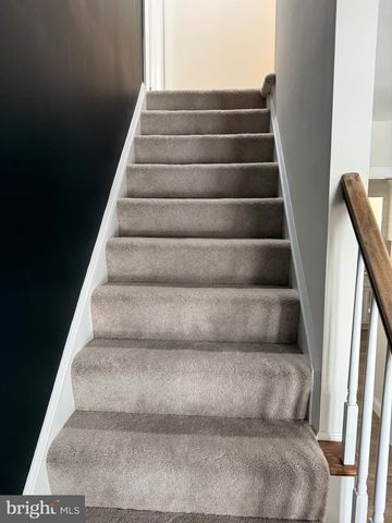 806 LIGHTFOOT DR, Lancaster, PA 17602