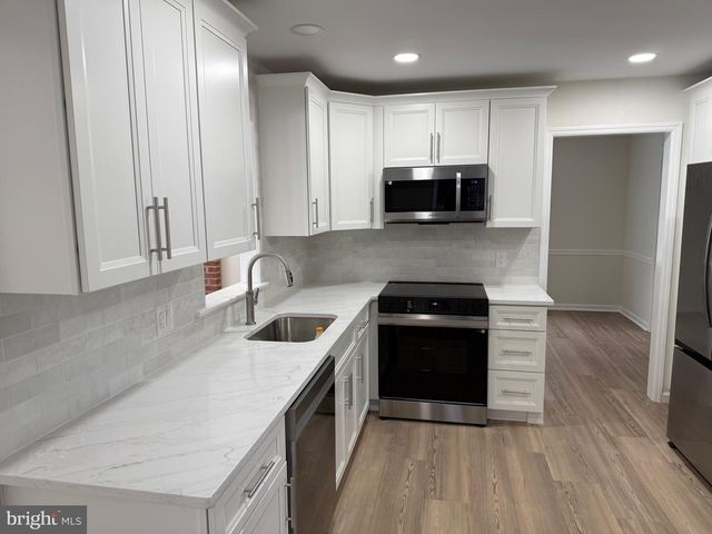 806 LIGHTFOOT DR, Lancaster, PA 17602