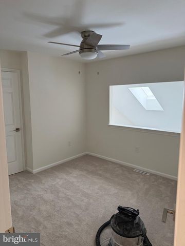 806 LIGHTFOOT DR, Lancaster, PA 17602