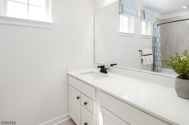 6 Amos Way C, Mount Olive Twp., NJ 07828