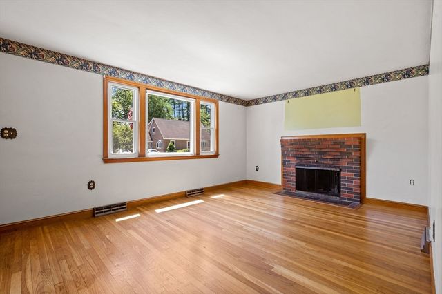 31 Dartmouth Drive, Billerica, MA 01821