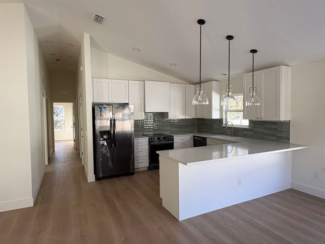 2867 N Seventh St, St Augustine, FL 32084