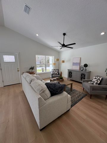 2867 N Seventh St, St Augustine, FL 32084