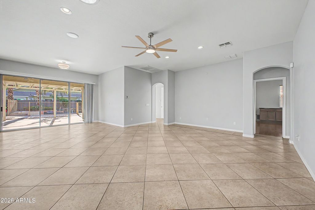 Image 5 of property listing at 2752 N 150TH Lane, Goodyear, AZ 85395