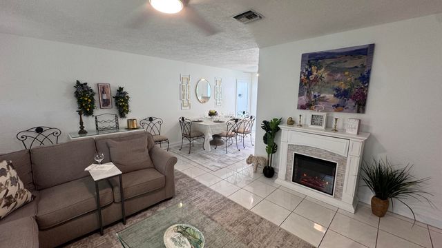 13 SW 13th Street, Deerfield Beach, FL 33441