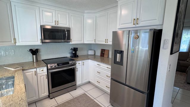 13 SW 13th Street, Deerfield Beach, FL 33441