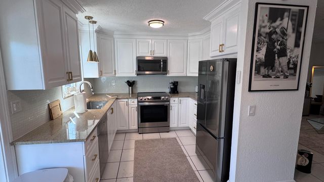 13 SW 13th Street, Deerfield Beach, FL 33441