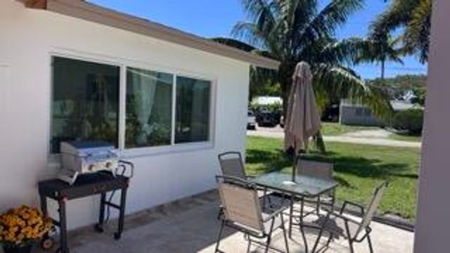 13 SW 13th Street, Deerfield Beach, FL 33441
