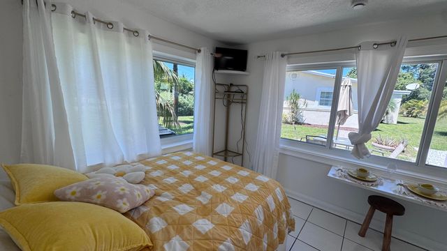 13 SW 13th Street, Deerfield Beach, FL 33441
