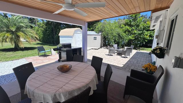 13 SW 13th Street, Deerfield Beach, FL 33441