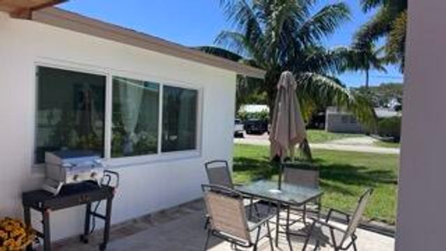 13 SW 13th Street, Deerfield Beach, FL 33441