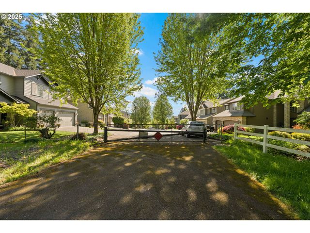 16590 Sw HIGH HILL Ln, Beaverton, OR 97007