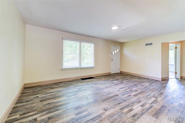 50 Oakwood Lane, St Louis, MO 63129
