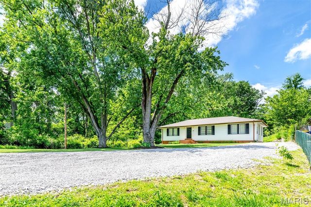 50 Oakwood Lane, St Louis, MO 63129