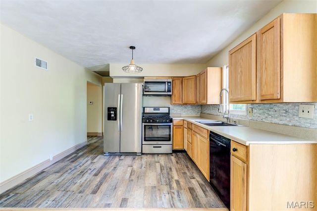 50 Oakwood Lane, St Louis, MO 63129