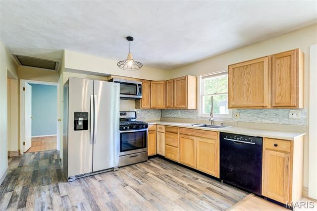 50 Oakwood Lane, St Louis, MO 63129