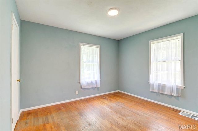 50 Oakwood Lane, St Louis, MO 63129