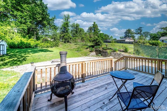 50 Oakwood Lane, St Louis, MO 63129
