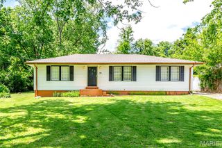 50 Oakwood Lane, St Louis, MO 63129