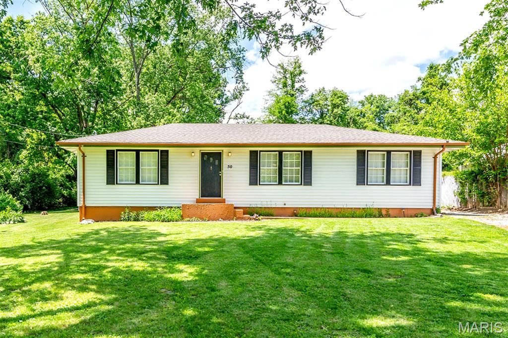 50 Oakwood Lane, St Louis, MO 63129