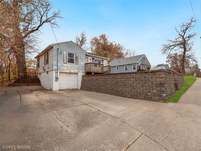 1401 1st Street N, Newton, IA 50208