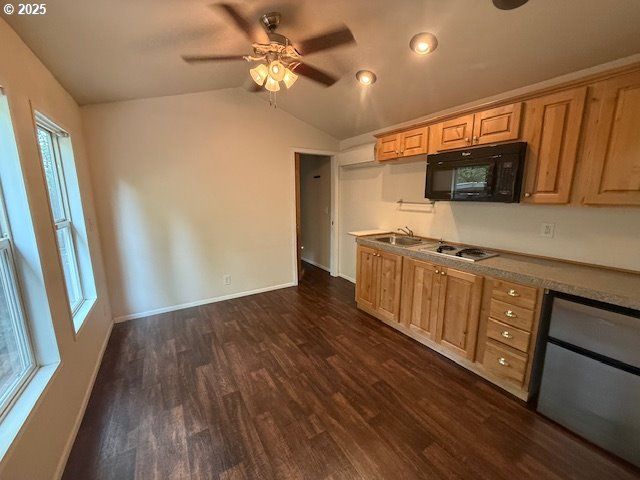 25 SAND DOLLAR Dr, Florence, OR 97439