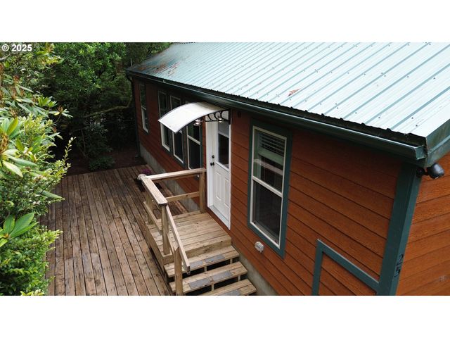 25 SAND DOLLAR Dr, Florence, OR 97439