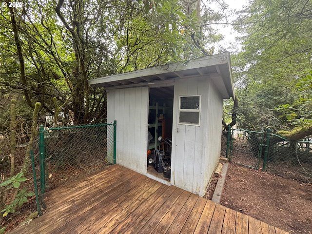 25 SAND DOLLAR Dr, Florence, OR 97439