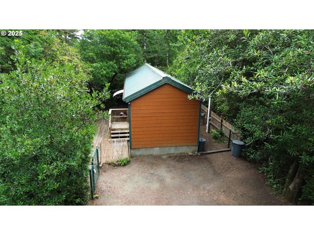25 SAND DOLLAR Dr, Florence, OR 97439