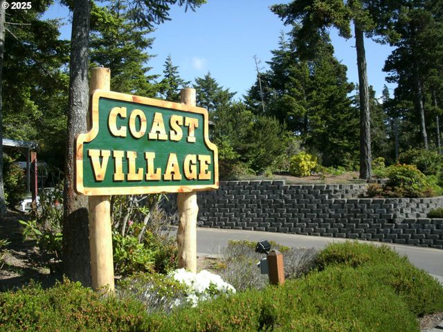 25 SAND DOLLAR Dr, Florence, OR 97439