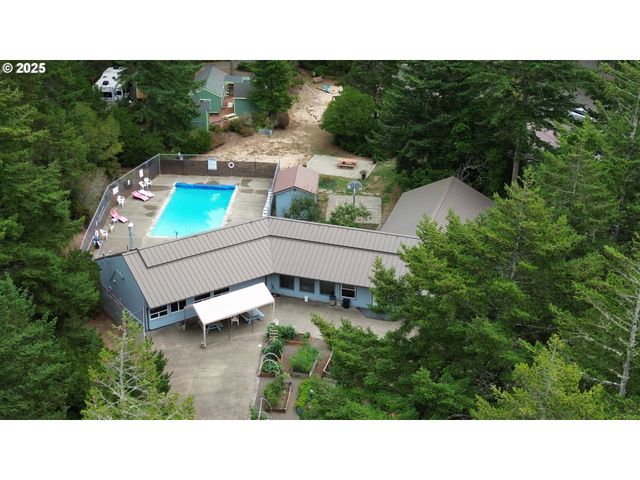 25 SAND DOLLAR Dr, Florence, OR 97439