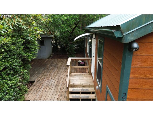 25 SAND DOLLAR Dr, Florence, OR 97439