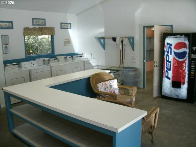 25 SAND DOLLAR Dr, Florence, OR 97439