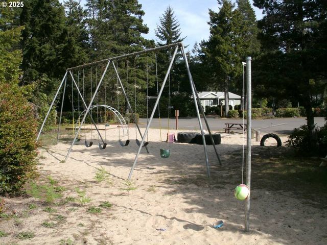 25 SAND DOLLAR Dr, Florence, OR 97439