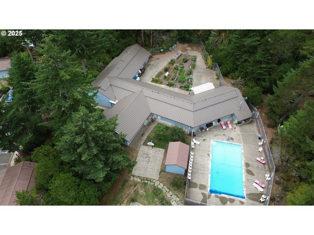 25 SAND DOLLAR Dr, Florence, OR 97439