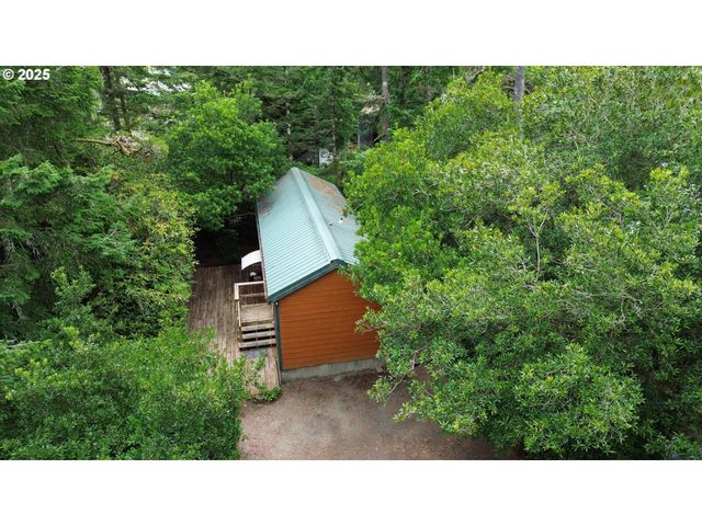 25 SAND DOLLAR Dr, Florence, OR 97439