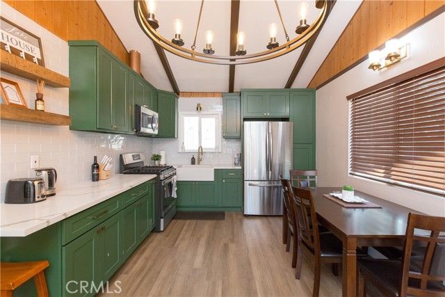 862 Berne, Crestline, CA 92325