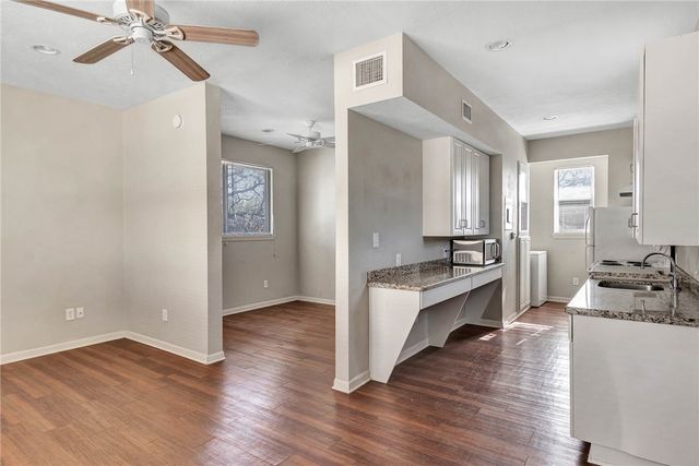 209 Davis Street Multiple Units Available, Bryan, TX 77801