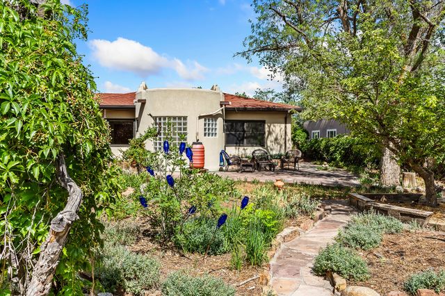 144 Cedar Street, Santa Fe, NM 87501