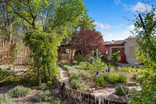 144 Cedar Street, Santa Fe, NM 87501