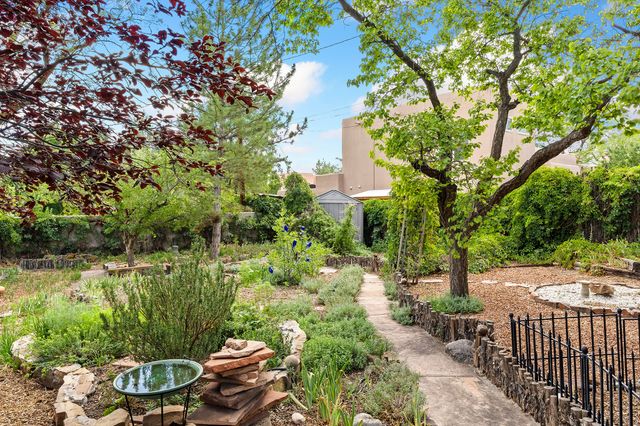 144 Cedar Street, Santa Fe, NM 87501